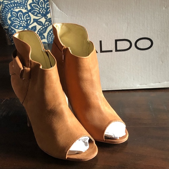 Gorgeous Periera Suede Peep Toe Heel Booties ♥️ - Picture 2 of 13